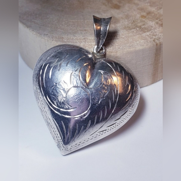 Vintage Sterling Silver Medium Size Etched Puffy Heart  Slide Pendant - Picture 2 of 5